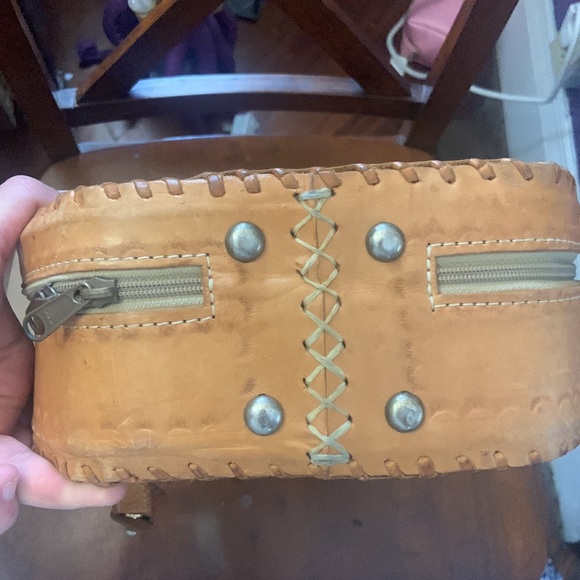 Vintage Tan Tooled Leather Hatbox Handbag - Picture 10 of 11